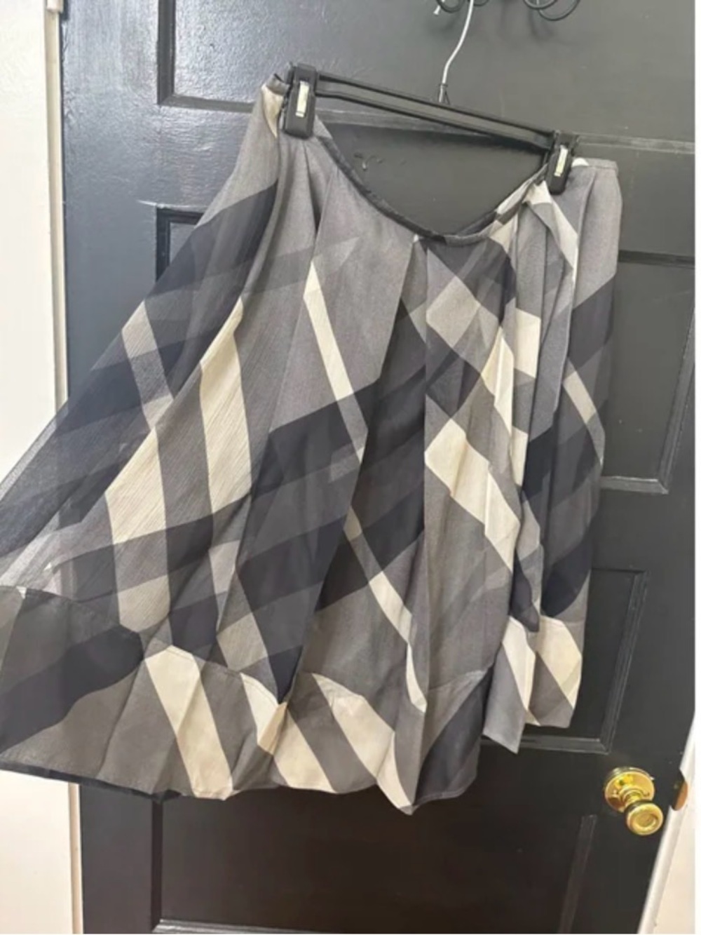 Burberry A-line Black & Cream Plaid Midi Skirt. Silk
